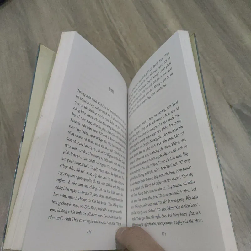 Những Ngã Tư Và Những Cột Đèn - Trần Dần 732159