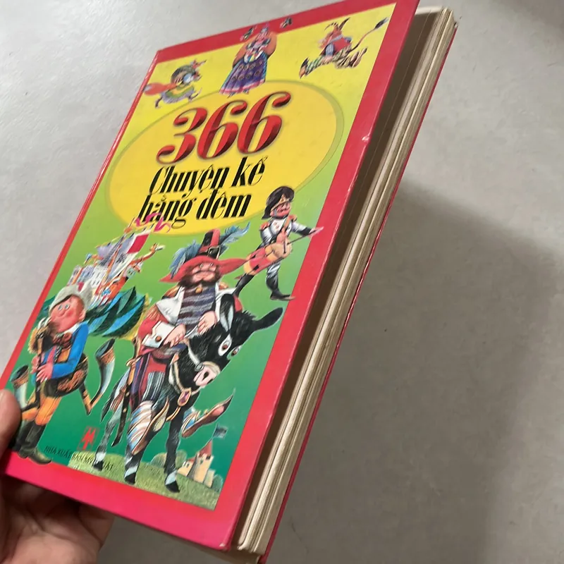 366 truyện kể hằng đêm (Bìa cứng, khổ to) 596515