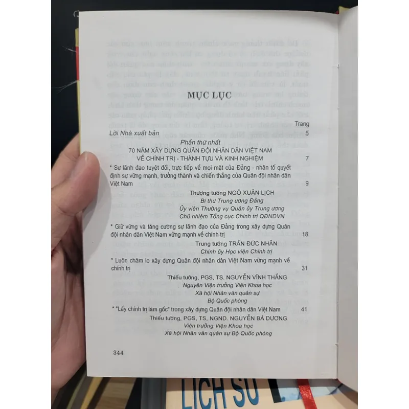 Lấy chính trị làm gốc trong xây dựng quân đội nhân dân Việt Nam  718673