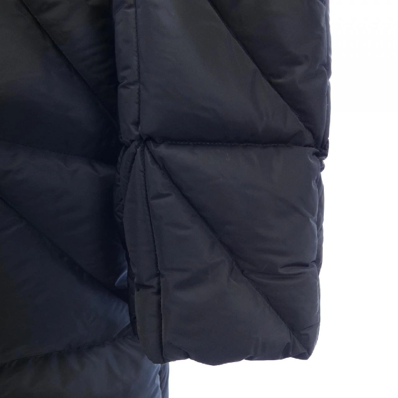 Áo khoác lông vũ MONCLER 643783