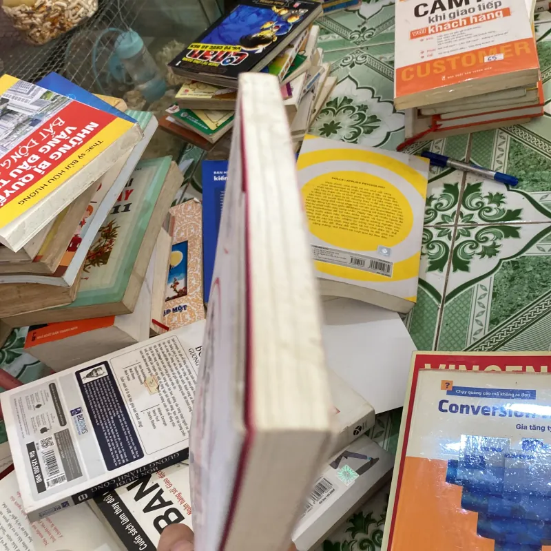 5 Nguyên Tắc Thép - 15 Thuật Bán Hàng Thành Công" của tác giả Lí Tuấn Kiệt.  800488