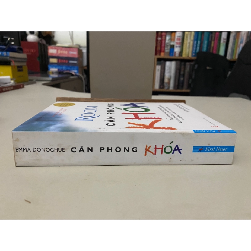 Căn Phòng Khoá-Tác giả Emma Donoghue- Tiểu thuyết- Sách mới 90% 406205
