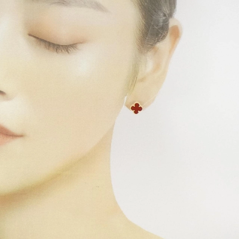 Bông tai Van Cleef & Arpels Sweet Alhambra 665557