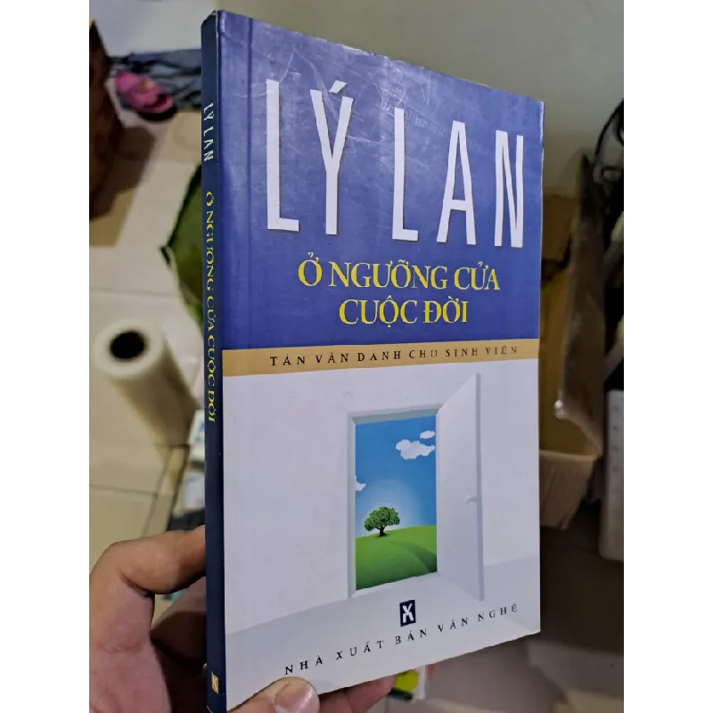 [Sách Cũ SCGR] Ở ngưỡng của cuộc đời Lý Lan mới 90% ố nhẹ 2010 HCM0308 Văn học Việt Nam 678818