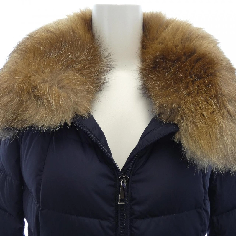 Áo khoác lông vũ MONCLER 638646