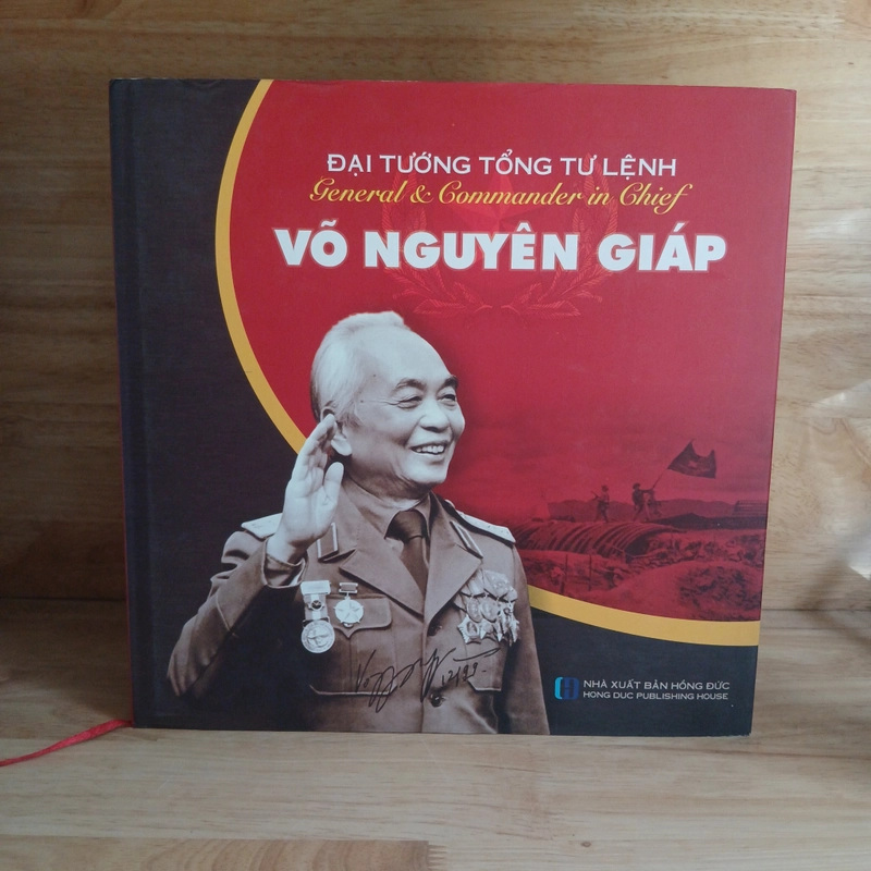 Đại Tướng Tổng Tư Lệnh Võ Nguyên Giáp (Sách Ảnh Song Ngữ Anh Việt) 18510