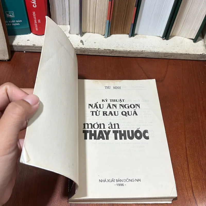 II Sách Nấu Ăn: Nấu Ăn Rau Quả _ Món Ăn Thầy Thuốc - Thu Minh - 1996 722502