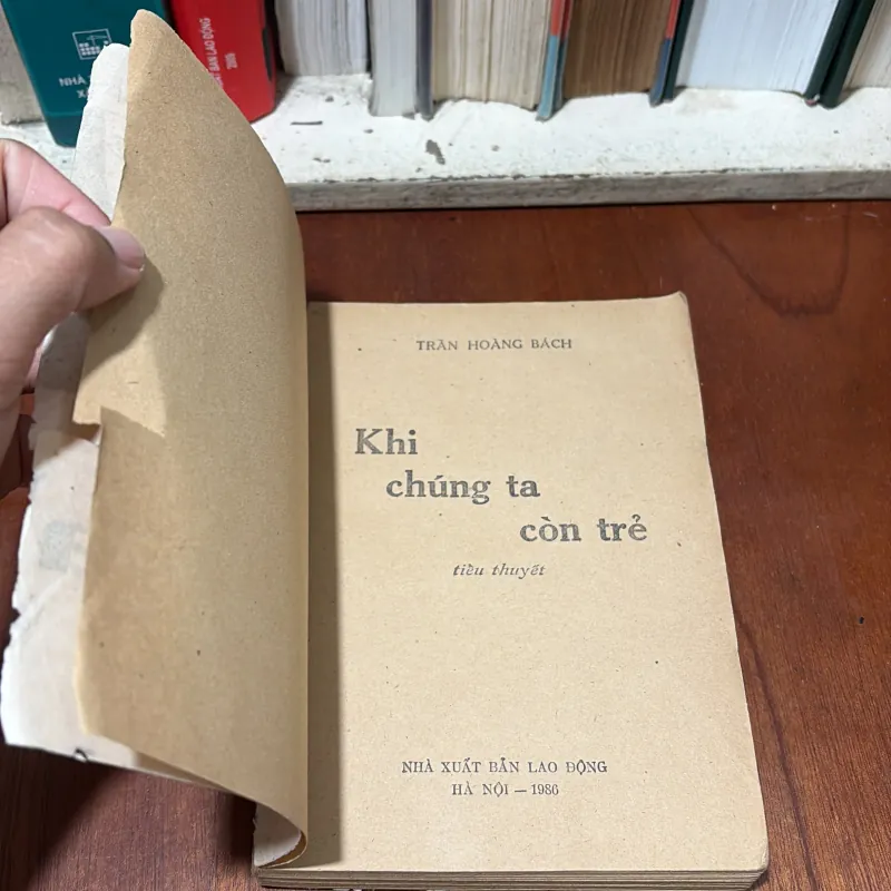II Tiểu Thuyết: Khi Chúng Ta Còn Trẻ - Trần Hoàng Bách - 1986 750981