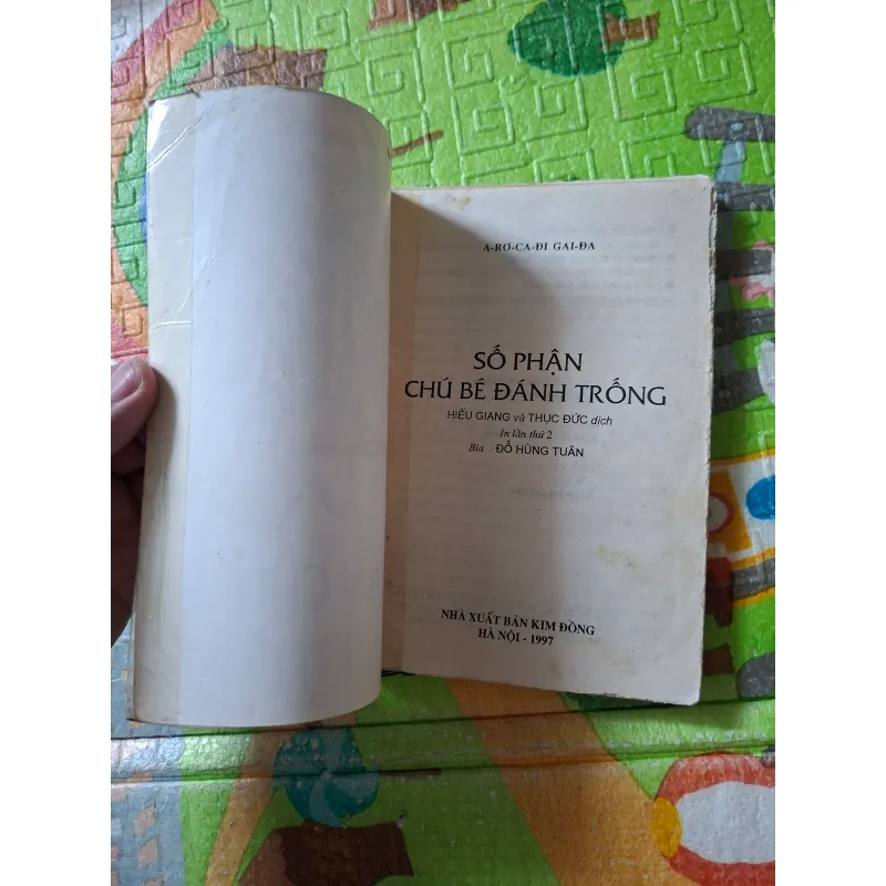 Số phận chú bé đánh trống 977526