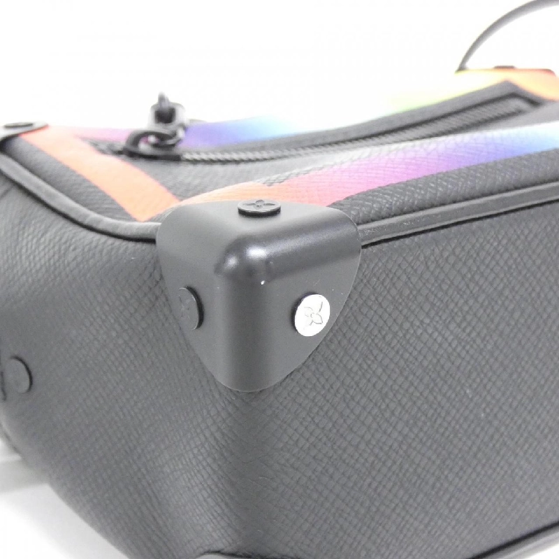 Túi đeo vai Louis Vuitton Taiga Màu cầu vồng Mini Soft Trunk M30351 612877