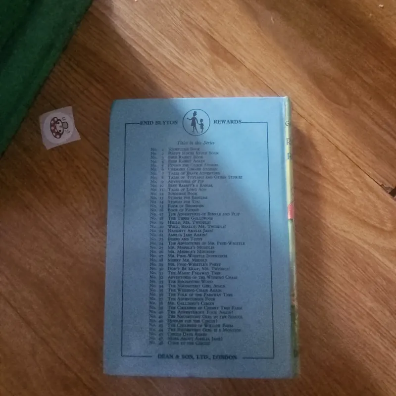 Brer rabbit's a rascal (bìa cứng) Giá 30k  603953