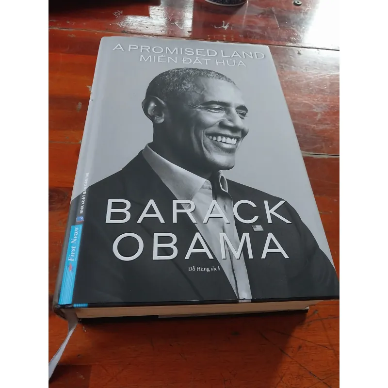 Sách A Promised Land MIỀN ĐẤT HUA của Barack Obama, bản in mới 930087