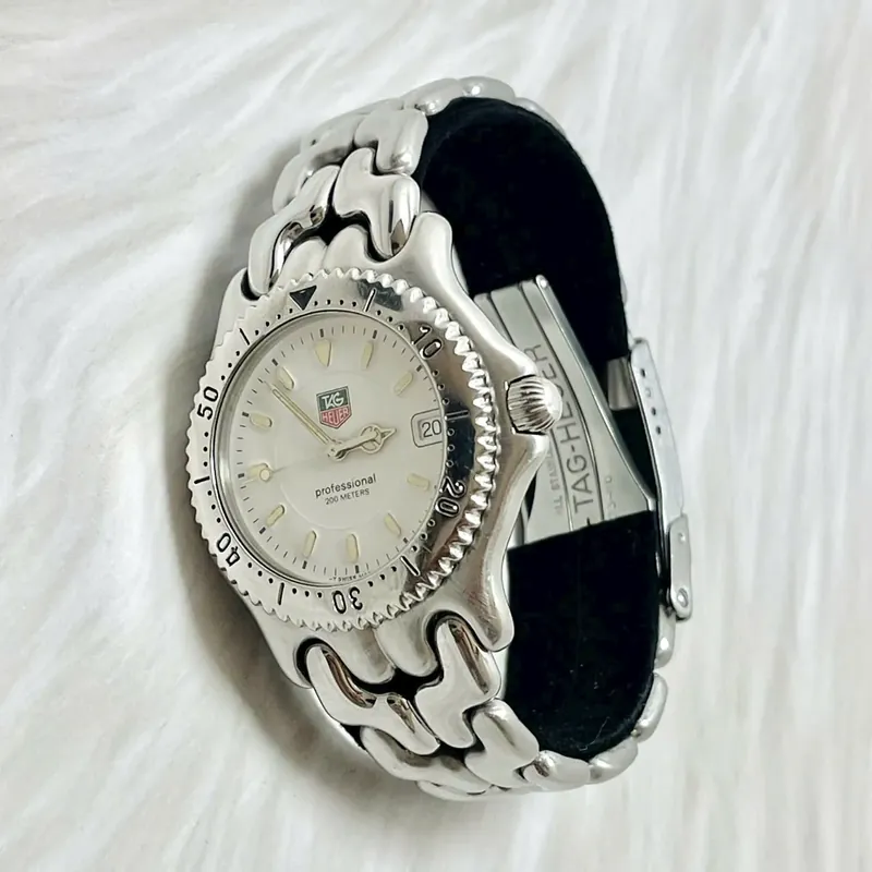 Đồng hồ nam hiệu Tagheur WG1120 kính saphire chính hãng 37mm 557960