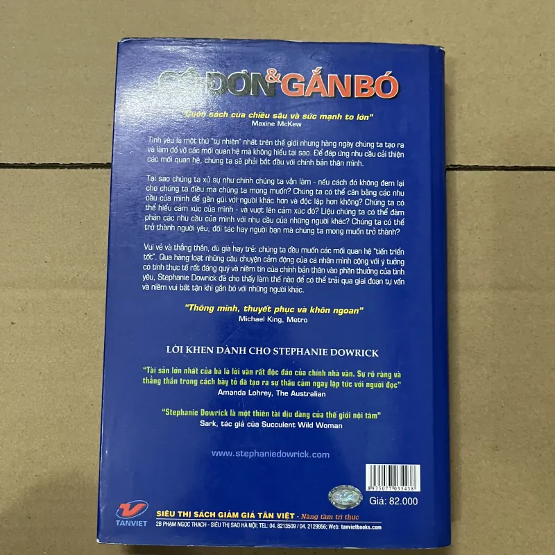 Cô đơn và gắn bó 1019465