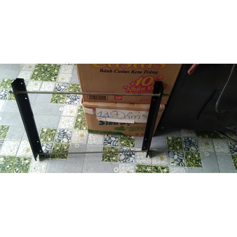 Kệ treo tường cho tivi 49in giá 20k 590762