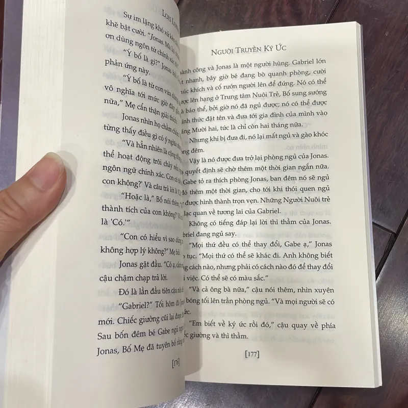 Người truyền ký ức - Lois Lowry - sách VĂN HỌC KINH ĐIỂN  1034673
