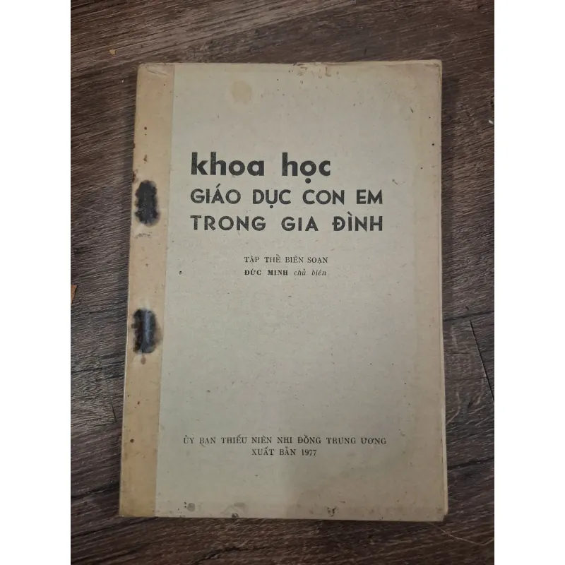 KHOA HỌC GIÁO DỤC CON EM TRONG GIA ĐÌNH - Đức Minh (chủ biên) 727956
