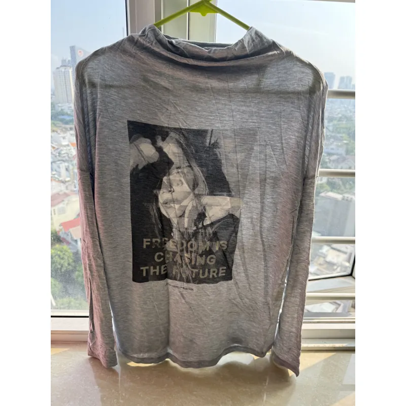 Combo 2 áo thun tay dài của United Color và Uniqlo 1025641