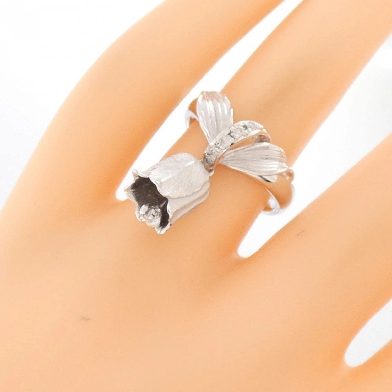 Nhẫn kim cương hoa K18WG 0.08CT 672195