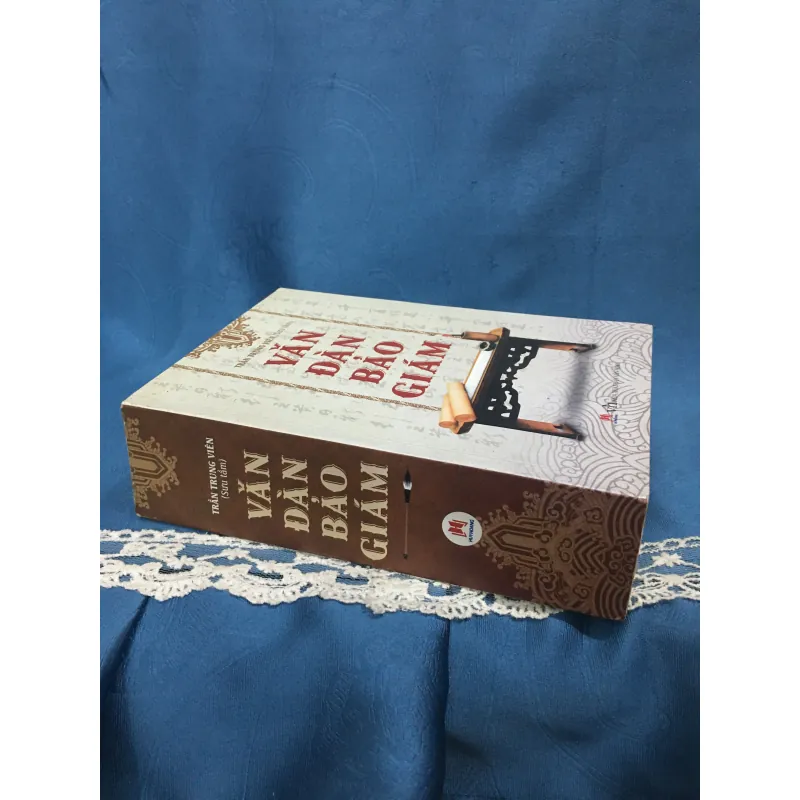 Văn đàn bảo giám. Huy Hoàng book 991404