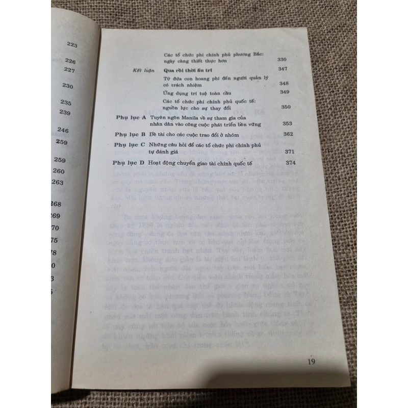 Bước vào thế kỷ 21 hành động tự nguyện và chương trình nghị sự toàn cầu :  David C.Korten 327176