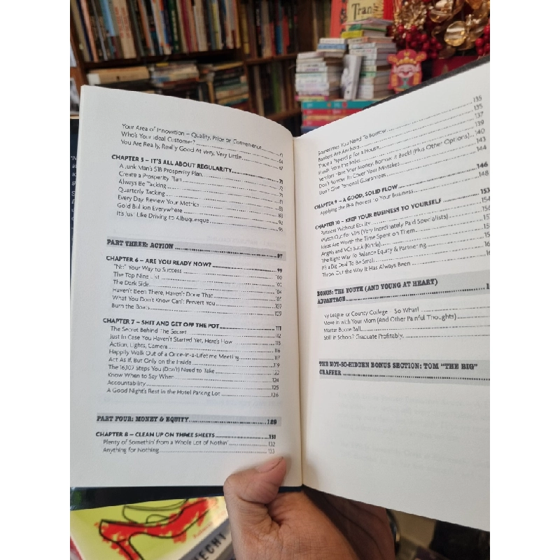 The Toilet Paper Entrepreneur : The tell-it-like-it-is guide to cleaning up in business, even if you are at the end of your roll - Mike Michalowicz 377075