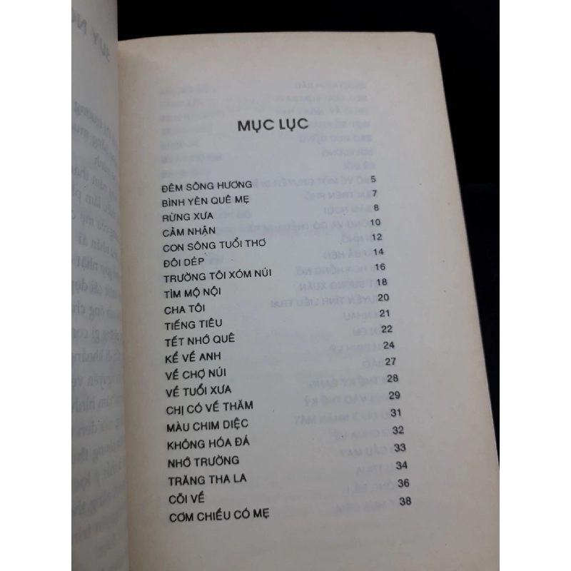 Mùa tặng em mới 80% bẩn bìa, ố vàng, tróc gáy, tróc bìa 2000 HCM2811 Nguyễn Mộng Hùng VĂN HỌC 918098