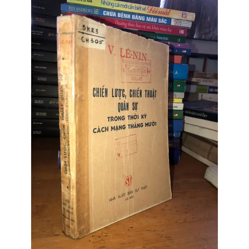 Chiến lược chiến thuật quân sự trong thời kỳ cách mạng tháng 10 - Tác giả: V.I. Lê-nin 1046560