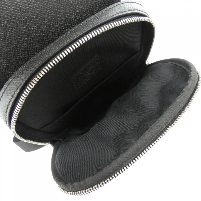 Túi đeo chéo Louis Vuitton Taiga Avenue M30863 612502