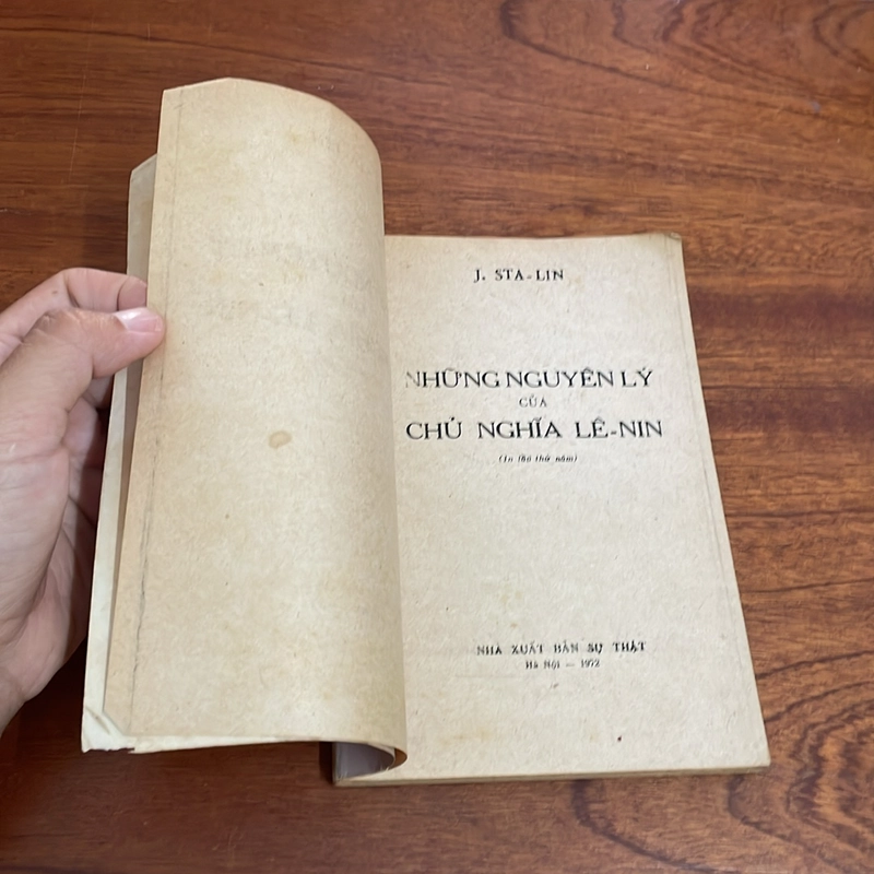 [Sách Xưa] - II Tựa sách: Những Nguyên Lý Của Chủ Nghĩa Lê Nin - J. Stalin - 1972 503206