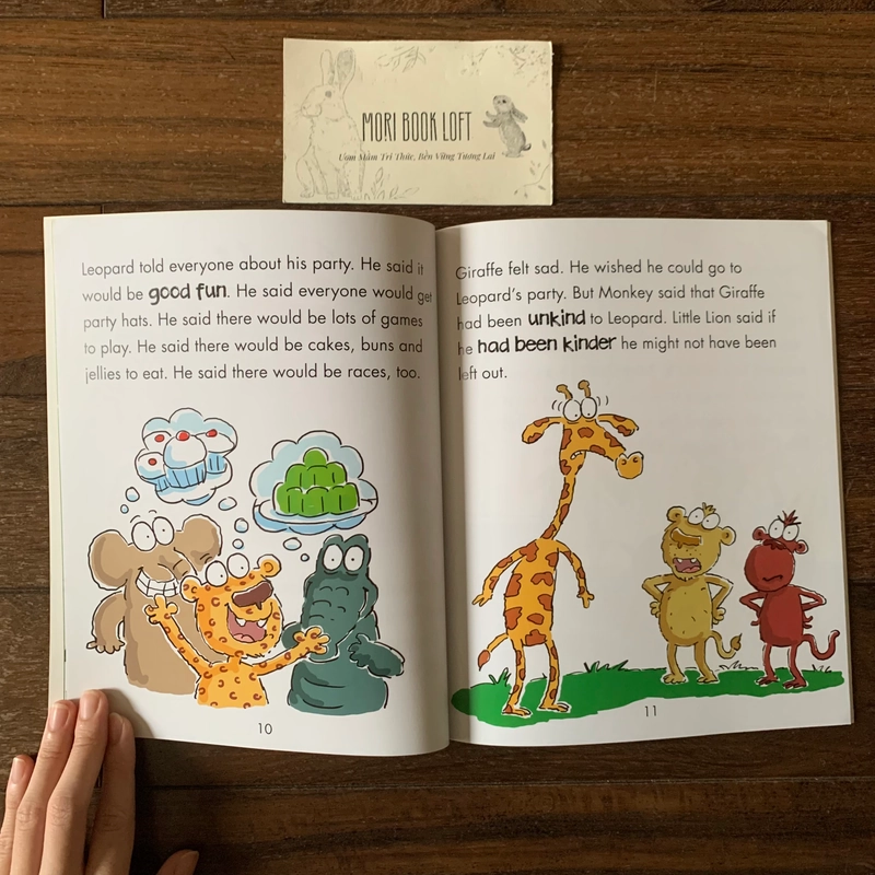 Sách ngoại văn Giraffe Is Left Out, Used 538149