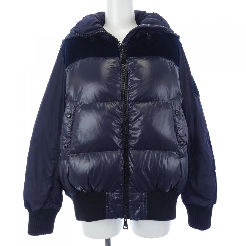 Áo khoác lông vũ MONCLER 642340