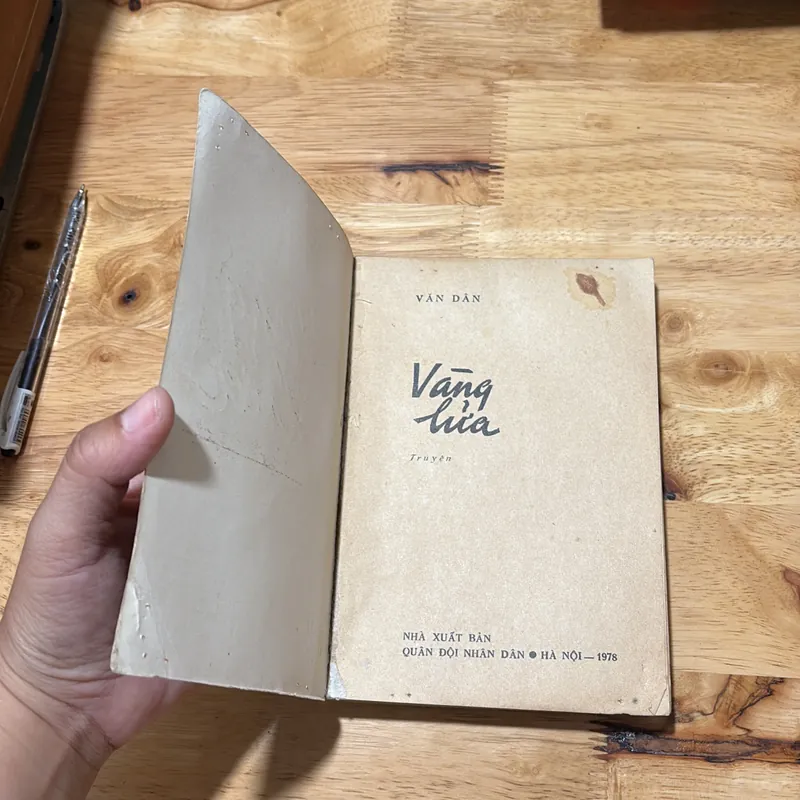 II Sách Xưa: Vàng Lửa (Truyện) - Văn Dân - 1978 694106