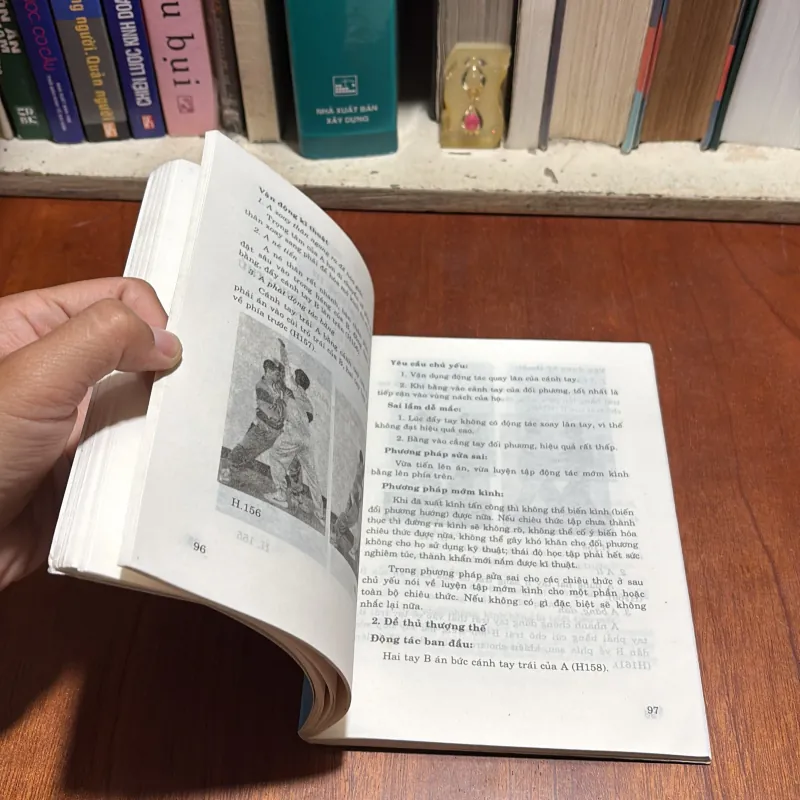 II Sách Võ Thuật: Nhập Môn Thôi Thủ Thái Cực Quyền - Điền Kim Long - 2000 926902