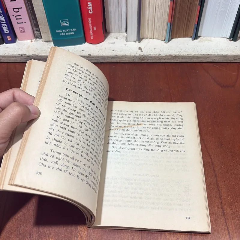 II Sách: Những Phong Tục Lạ Ở Đông Nam Á - Ngô Văn Doanh, Vũ Quang Thiện - 1996 746586