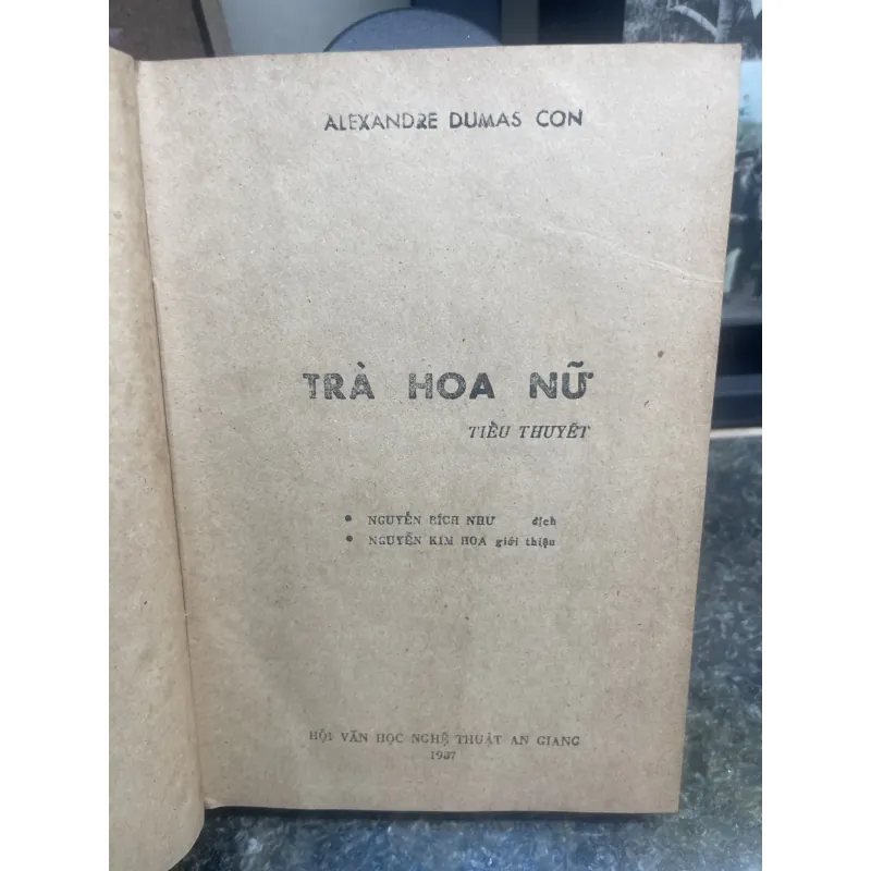 Trà hoa nữ Alexandre Dumas con XB 1987 754650