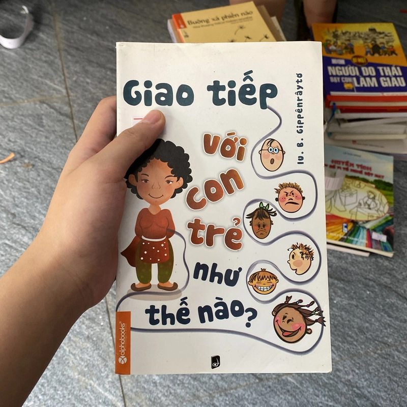 Giao tiếp với con trẻ như thế nào? - Iu.B.Gippênrâytơ 529089