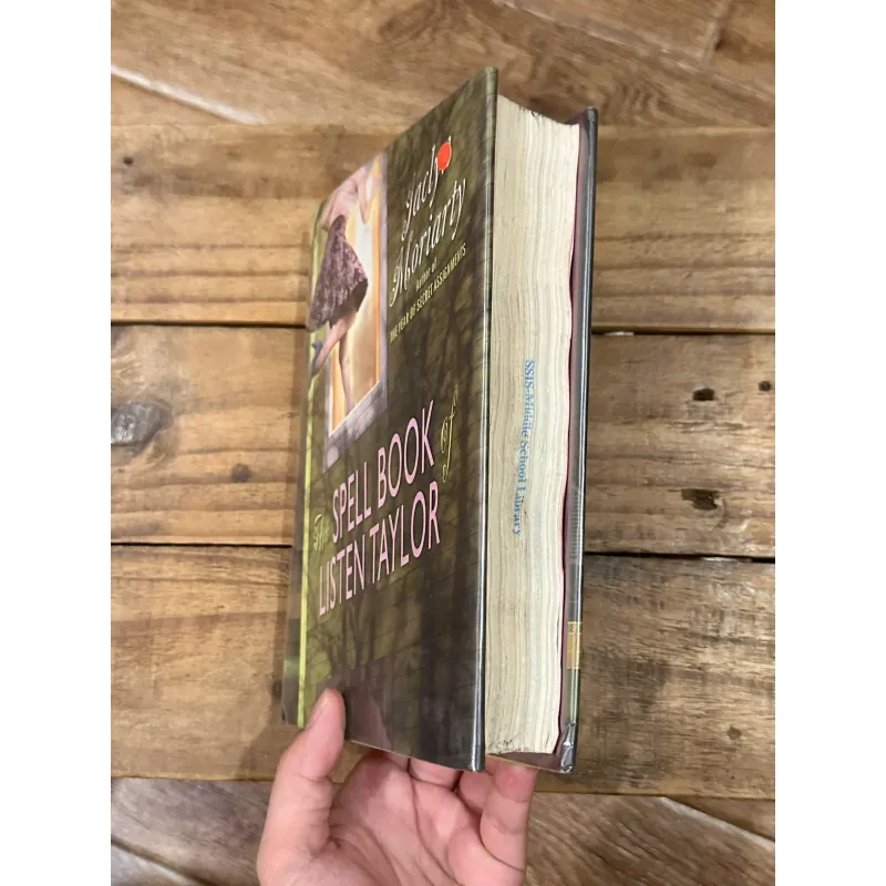 The Spell Book of Listen Taylor - Jaclyn Moriarty 752870