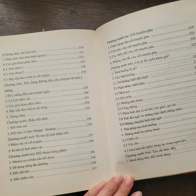 Viết kịch bản điện ảnh và truyền hình - Sâm Thương 937301