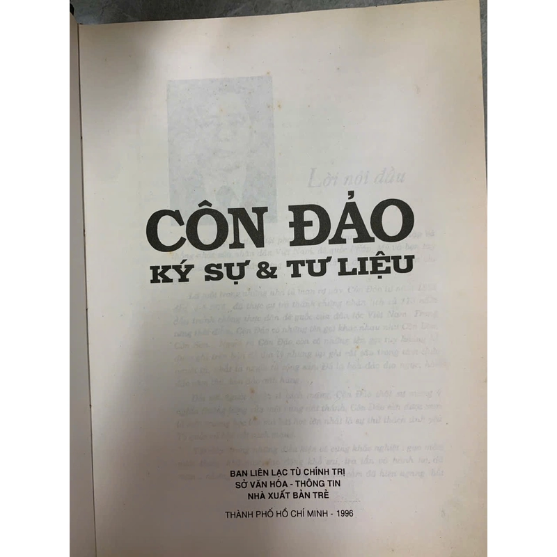 CÔN ĐẢO KÍ SỰ VÀ TÀI LIỆU 496036
