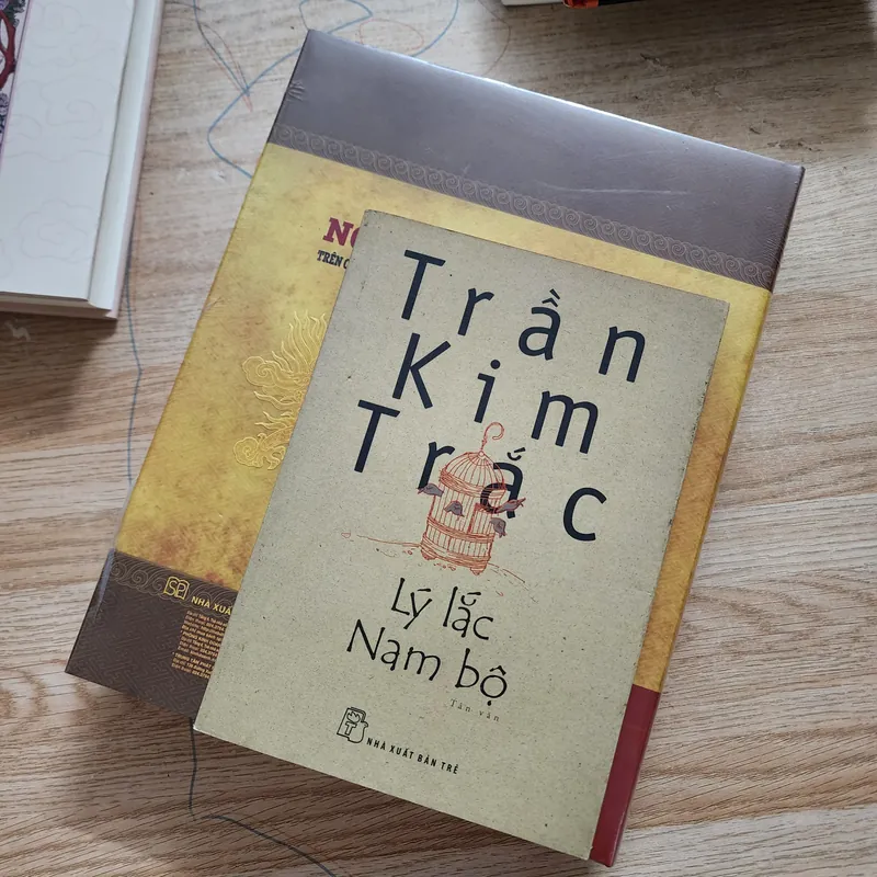 Ngự phê trên châu bản triều Nguyễn 1802-1945 | bìa cứng 724231