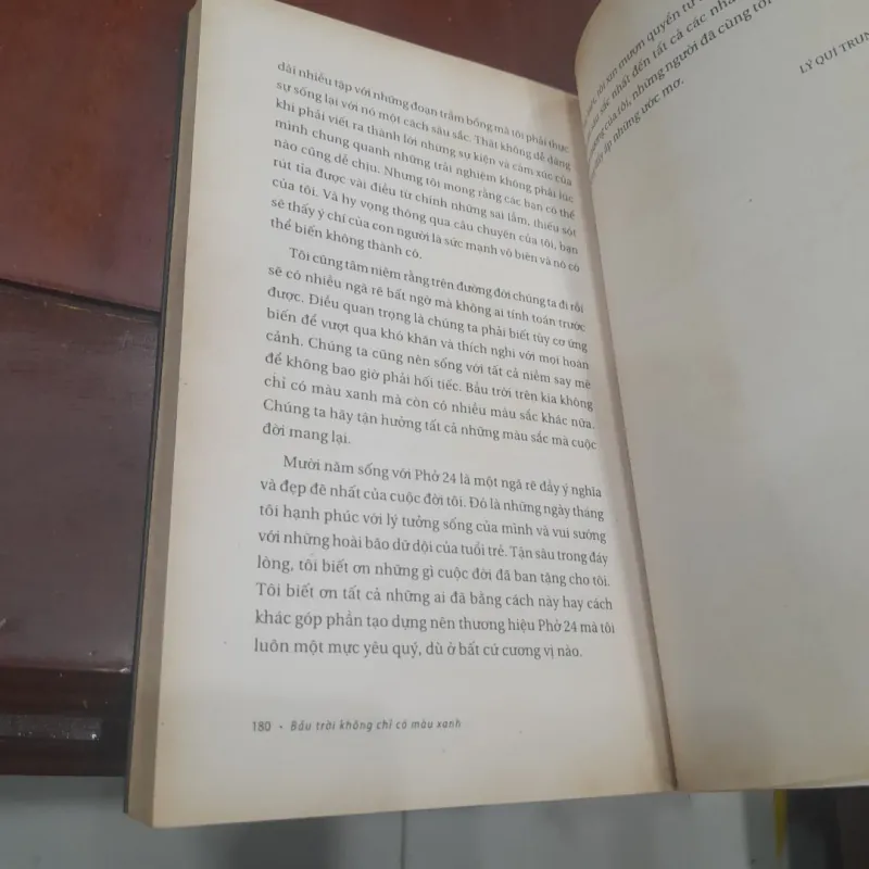 Tự truyện Lý Quý Trung - BẦU TRỜI KHÔNG CHỈ CÓ MÀU XANH 751727