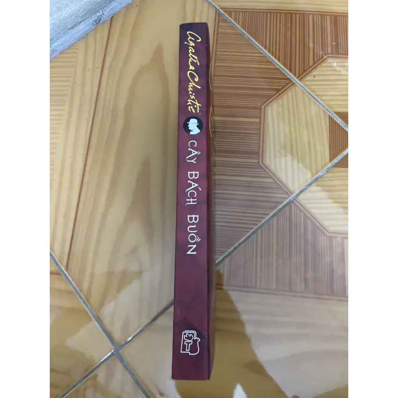Cây bách buồn - Agatha Christie 1040939