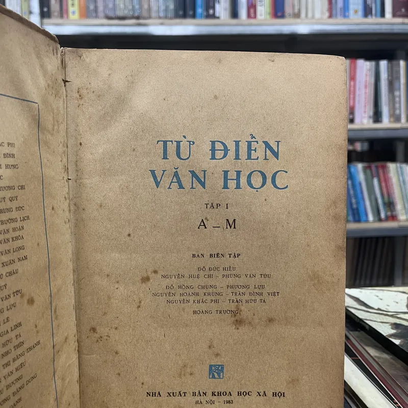 TỪ ĐIỂN VĂN HỌC(2 tập) 697568
