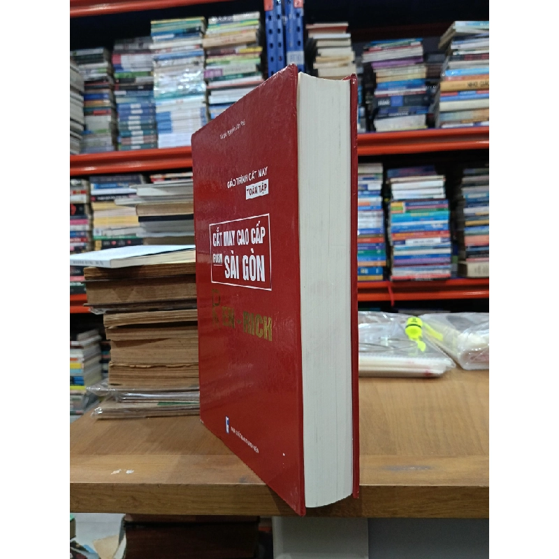 Giáo trình cắt may toàn tập: Cắt may cao cấp form Sài Gòn (Ren-Rich) - Nguyễn Văn Phú 548595