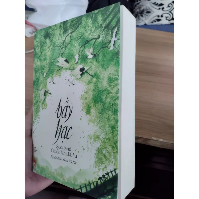 cuốn tiểu thuyết "Bầy Hạc" của tác giả Scotland Chiết Nhĩ Miêu.  997165