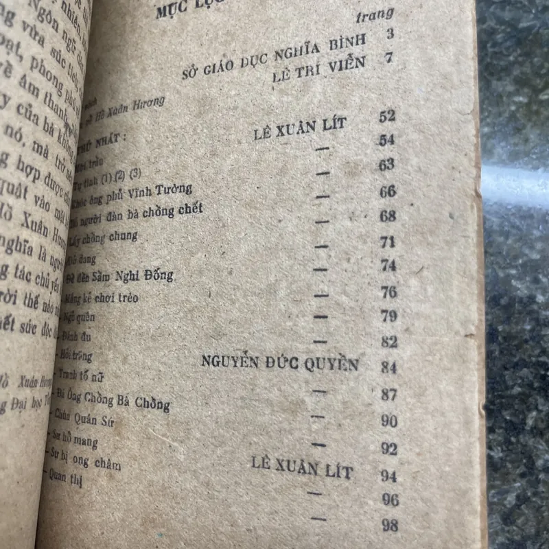 Nghĩ về thơ Hồ Xuân Hương 708246