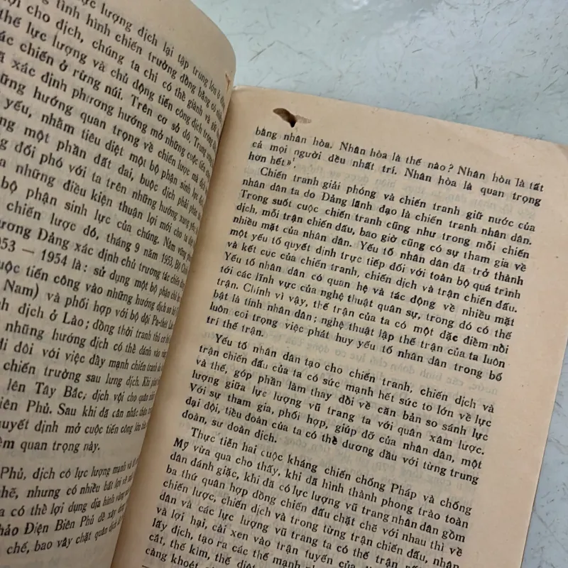 Tìm hiểu một số vấn đề về nghệ thuật chỉ huy - Hoàng Minh Thảo (có mọt) 996172