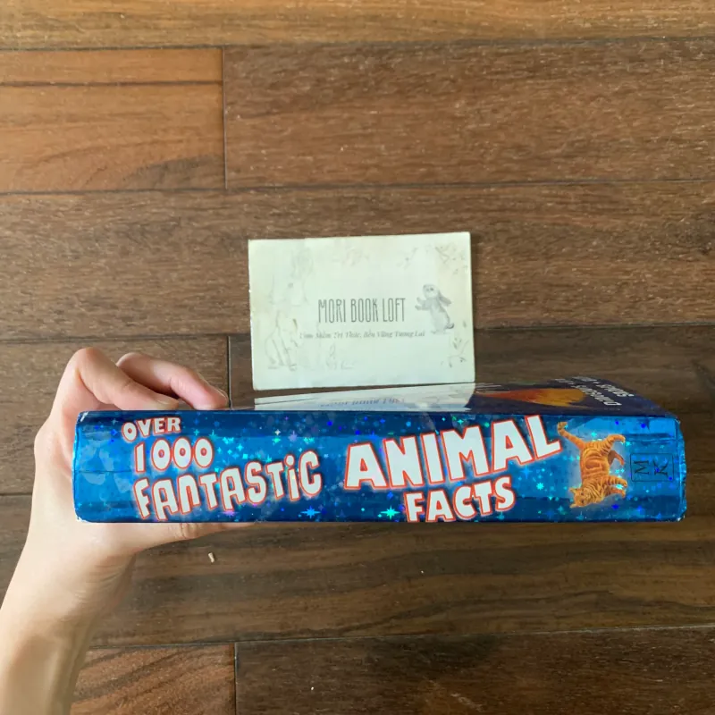 Sách ngoại văn Over 1000 Fantastic Animal Facts, Used, Bìa mềm, Siêu dày 578057
