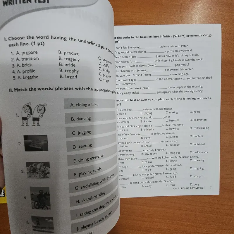 Combo 2 quyển Luyện tập và kiểm tra tiếng Anh lớp 8 và lớp 9 740588